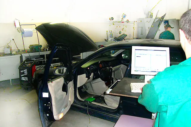 Elektroiekārtu remonts — vadu un sensoru pārbaude