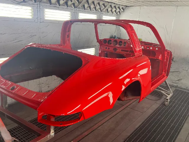 Virsbūves remonts — auto krāsošana Vegu Auto krāsošanas kamerā