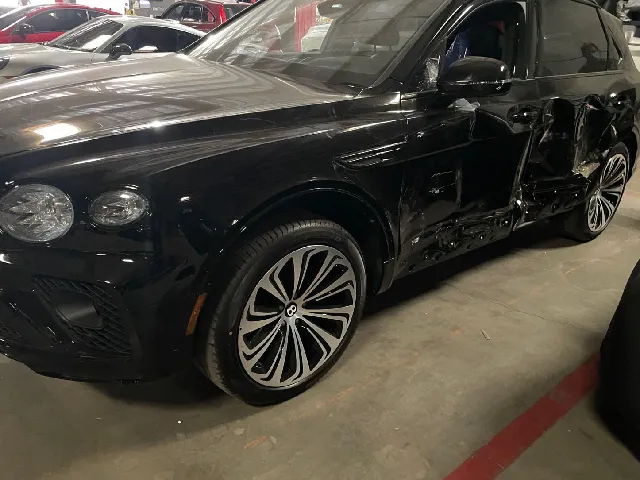 Automobiļa krāsošana — sānu paneļa lakošana