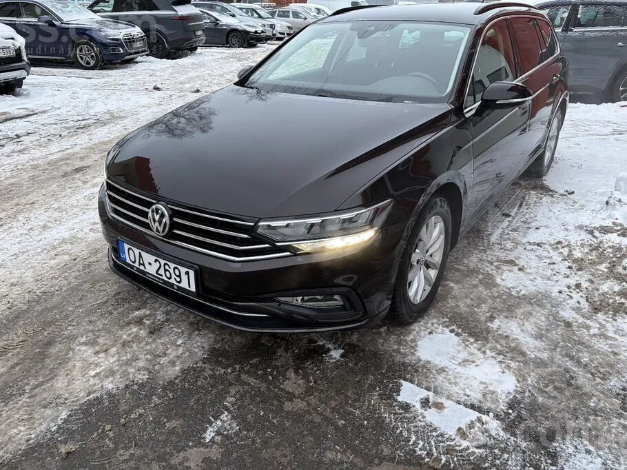 Volkswagen Passat 2020 — brūns hečbeks
